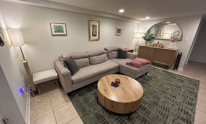 Columbia Heights Apartment | Cozy 2-bedroom 2-bath apartment in central Washington DC with WiFi, AC