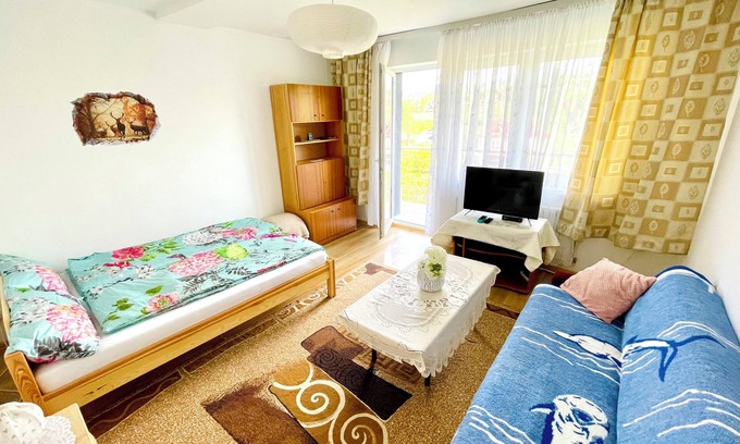 Niedzwiedz Apartment | Cozy 2-bedroom apartment in delightful Poręba Wielka with balcony and kitchen