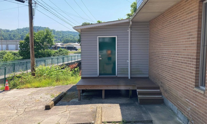 Stonewood Apartment | Cozy 2-bedroom apartment in tranquil Nutter Fort with AC, WiFi. Close to I 79.