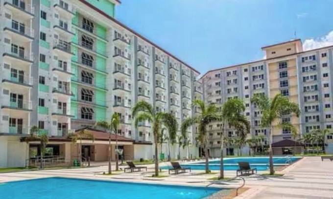 San Dionisio Apartment | Cozy 2-bedroom apartment in lovely Parañaque with AC, WiFi and Neflex