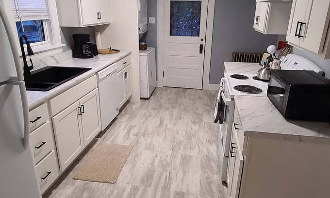 Rumford Apartment | Cozy 2-bedroom apartment in lovely Rumford