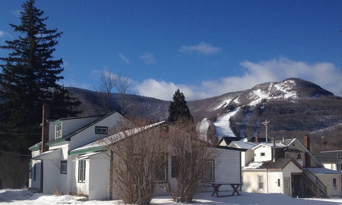 Hunter Apartment | Cozy 2 Bedroom Apt - Walk To Hunter Mountain In The Catskills
