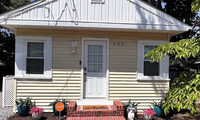 Villas House | Cozy 2-bedroom bungalow located within 15 minutes to Wildwoods & Cape May!