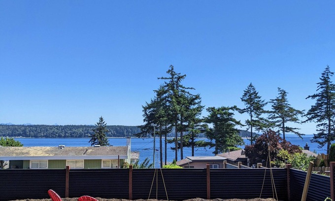 Campbell River Apartment | Cozy 2-bedroom, coastal inspired, suite with AC in beautiful Campbell River