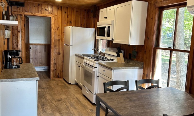 Rhinelander Cabin | Cozy 2-bedroom cabin on Wisconsin River Chain -n200' from the Beach Bar & Grill