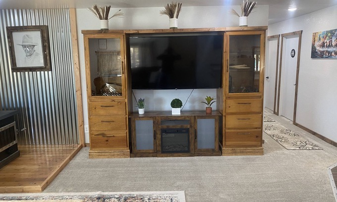 Mammoth Creek Cabin | Cozy 2-bedroom cabin In enchanting Hatch near the river! Between Bryce and Zion