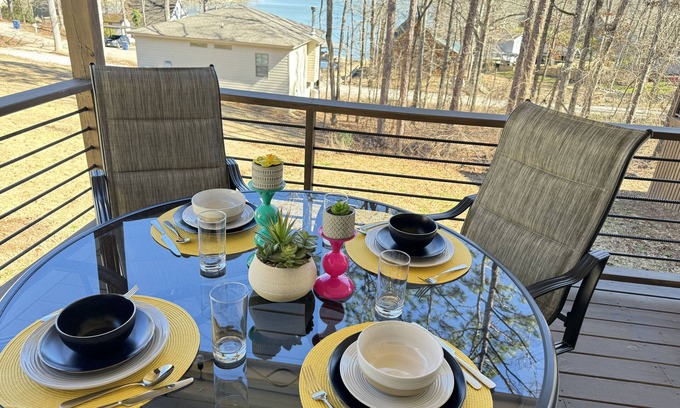 Eclectic Cabin | Cozy 2-bedroom cabin near Lake Martin