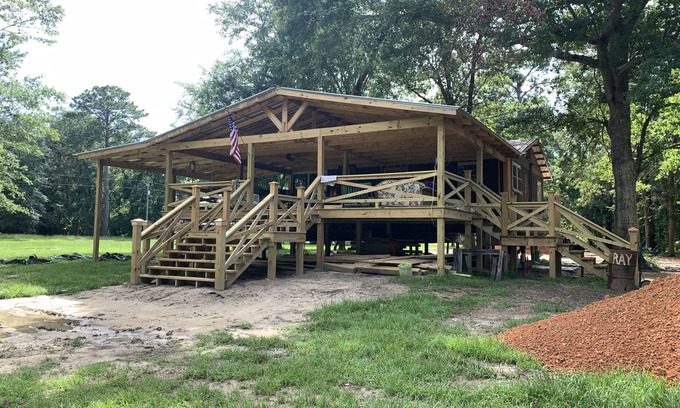 Kokomo Cabin | Cozy 2-bedroom cabin with AC and WiFi on the Pearl River in Angie. LA