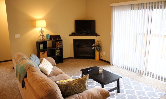 Waterloo Condo | Cozy 2-bedroom condo in Waterloo south side with AC, WiFi & cable TV