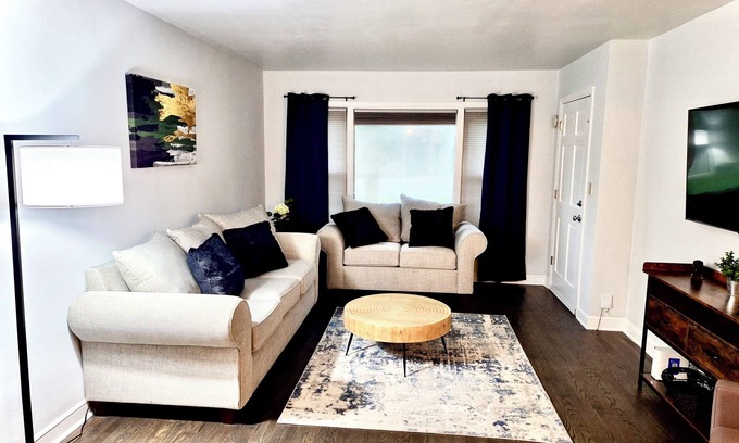 Elm Grove Condo | Cozy 2-bedroom condo in pleasant Elm Grove with AC, WiFi