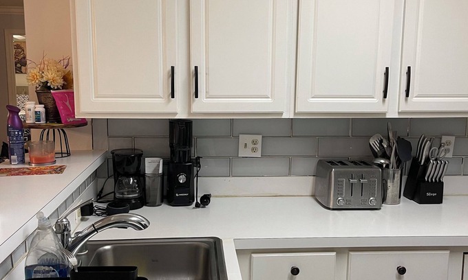Randallstown Condo | Cozy 2-bedroom condo in enchanting Pikesville with AC, WiFi