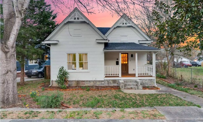 Flintstone Cottage | Cozy 2-bedroom cottage in lovely Chattanooga. Pet Friendly!