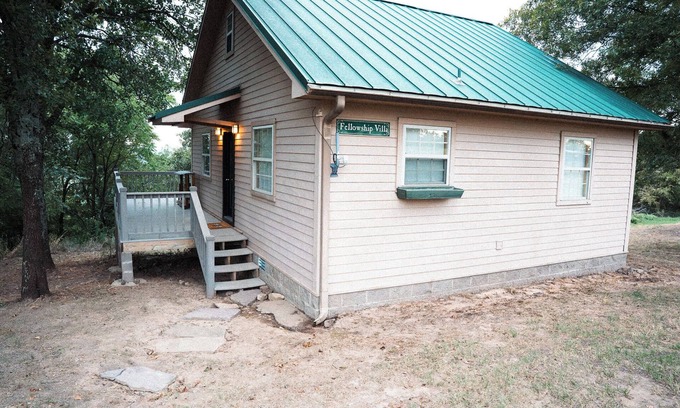 Hattieville Cottage | Cozy 2-bedroom cottage with loft, AC, and WiFi on peaceful 295-acre property