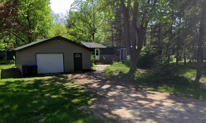Shawano Cottage | Cozy 2-bedroom Cottage - Trail access to Loon Lake