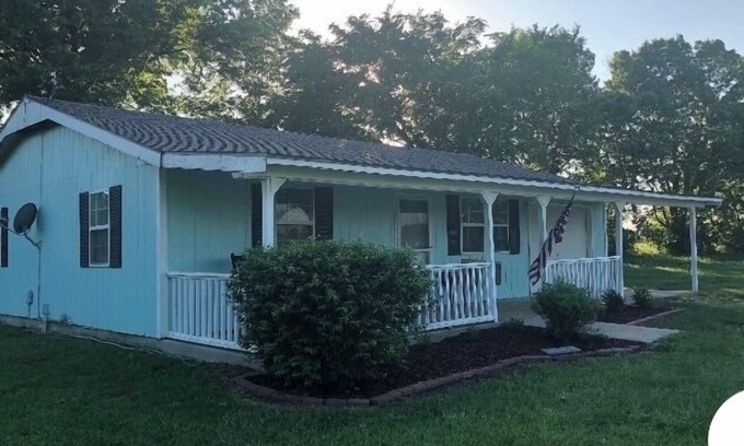 Parsons Cottage | Cozy 2 Bedroom Country Cottage North of Parsons . Sleeps up to 5 people.