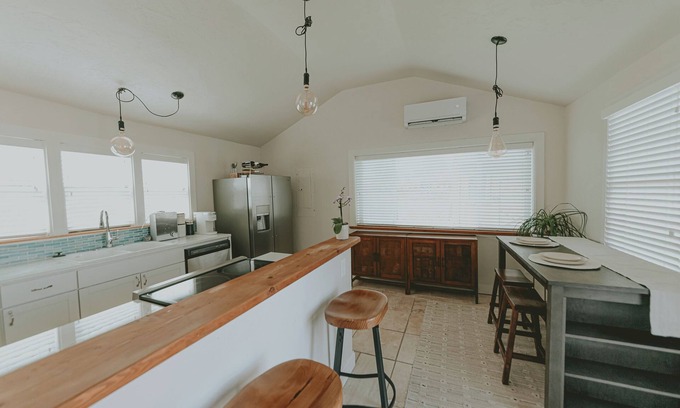 Benton City House | Cozy 2-bedroom house in brilliant Benton City near wineries & cafe's.