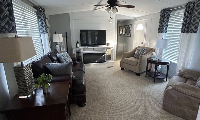 Wittenburg House | Cozy 2-bedroom Mobile home on farmland in charming Bethlehem