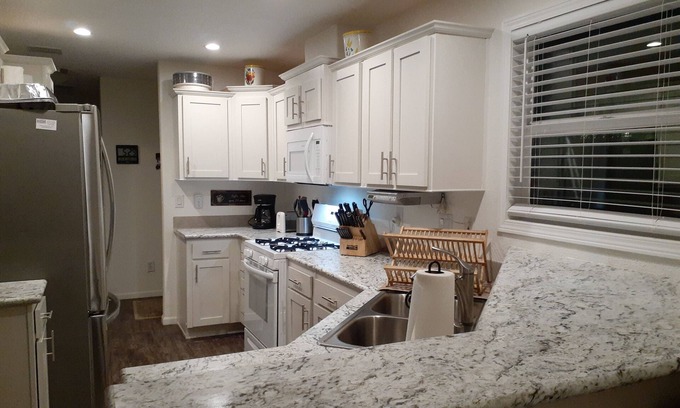 Mesa House | Cozy 2-bedroom mobile home with AC, WiFi in SUNNY Mesa