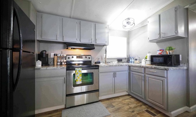 Geneva House | Cozy 2-BR 2BA mobile home with AC and WiFi in Friendly Place Geneva
