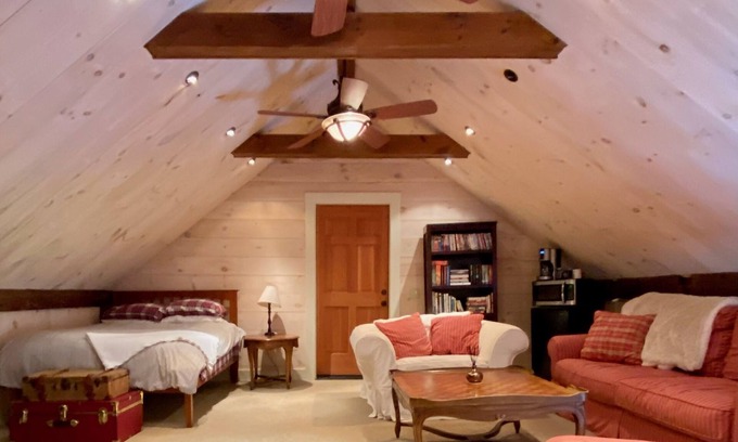 Walpole Apartment | Cozy 2 BR Apartment in Quaint New England Town