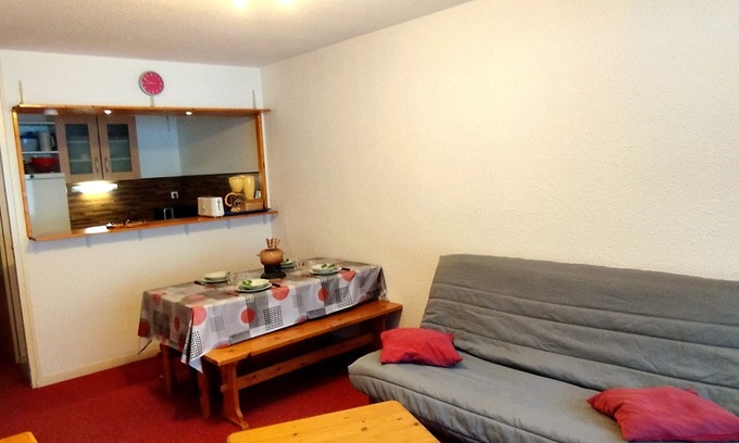 Prapoutel Apartment | Cozy 2-Room Cabin Apt, Heart of Prapoutel, Near Lifts & Shops, Sleeps 6