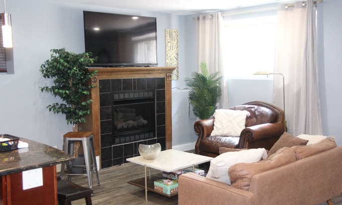 Grand Boulevard Apartment | Cozy 2b2ba: 15 min Bus Downtown, 7min to UChicago, Bike to Lake