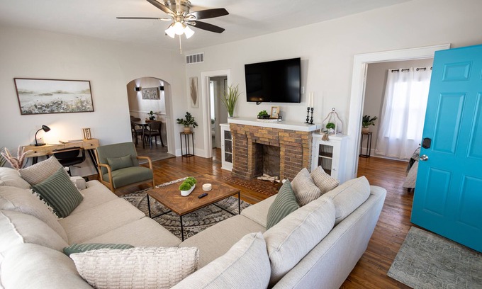 Wichita House | Cozy 2BD Near Hospital - Sleeps 4
