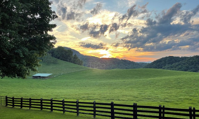 Chilhowie Cabin | Cozy 2bedroom mountain cabin on 18 acres near the Appalachian Trail