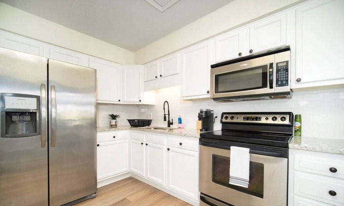 Southpoint House | Cozy 2BR/1BA apartment in Southside Jax - perfect for couples, families, or business travelers