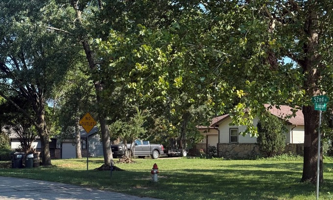 Wichita House | Cozy 2BR Main Floor Suite w/Private Entrance and Huge Backyard Access