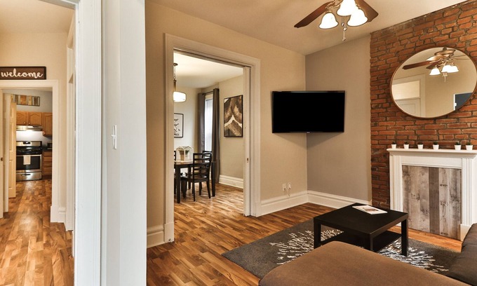 Shaw Apartment | Cozy 2BR near Missouri Botanical Shaw Garden