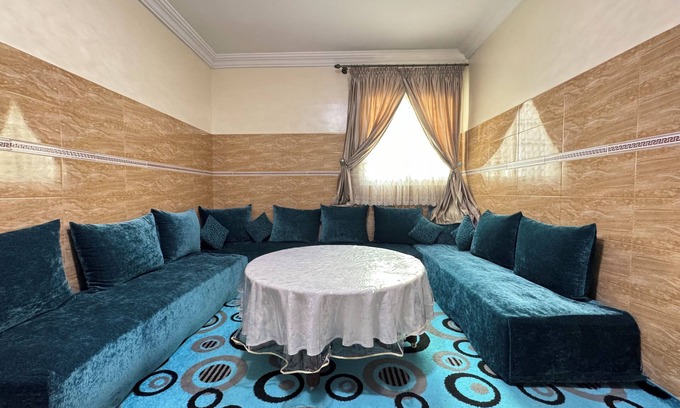 Agadir Apartment | Cozy 2BR Retreat in Agadir Netflix & Smart TV 15 min to Beach 🏖️