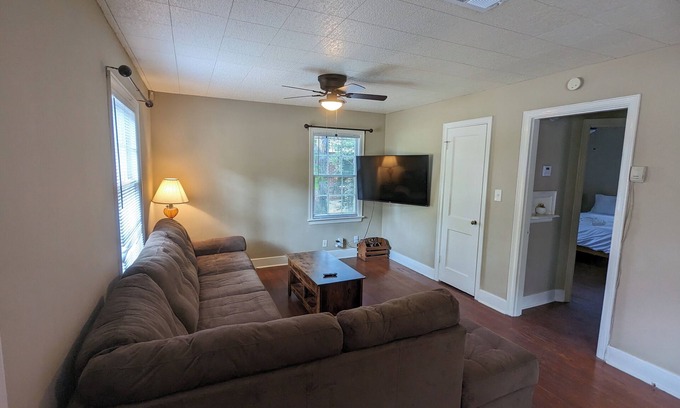 Jackson House | Cozy 2BR Retreat in Midtown Jackson