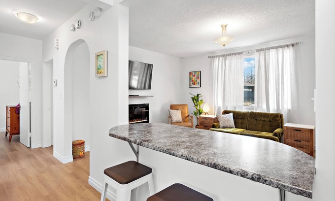 Saskatoon Downtown House | Cozy 2BR Suite Near U of S & River