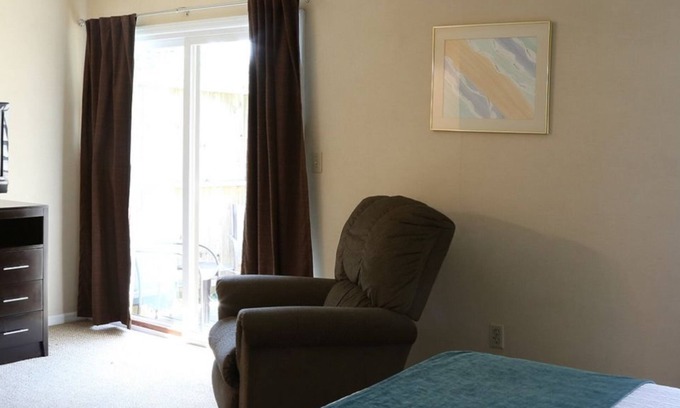 Cheat Lake House | Cozy 2BR Townhouse in Morgantown. Unwind & Relax