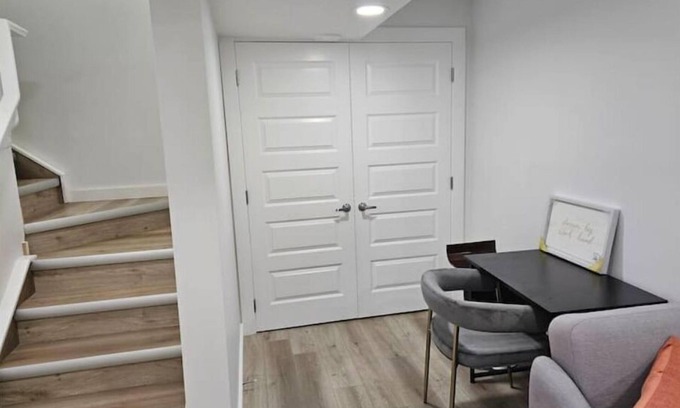 Northwest Calgary House | Cozy 2brm suite in NW Calgary