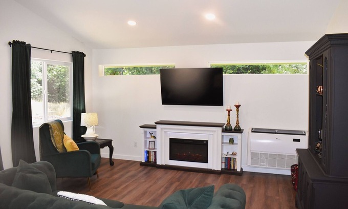 McKenzie Bridge House | Cozy 3-Bed, 2-Bath McKenzie Bridge Home with AC & EV Charger