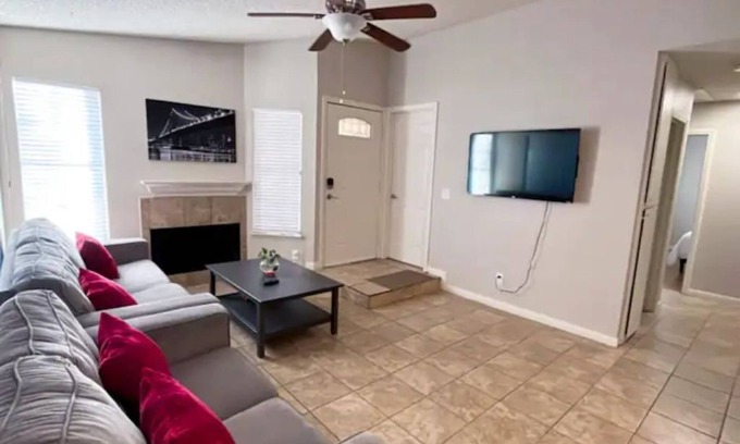 Summerlin House | Cozy 3-bed, 2-bath with Garage