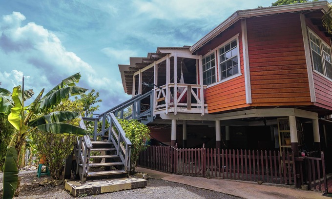 Gibson Bight House | Cozy 3-bed house in charming West End with WiFi, AC