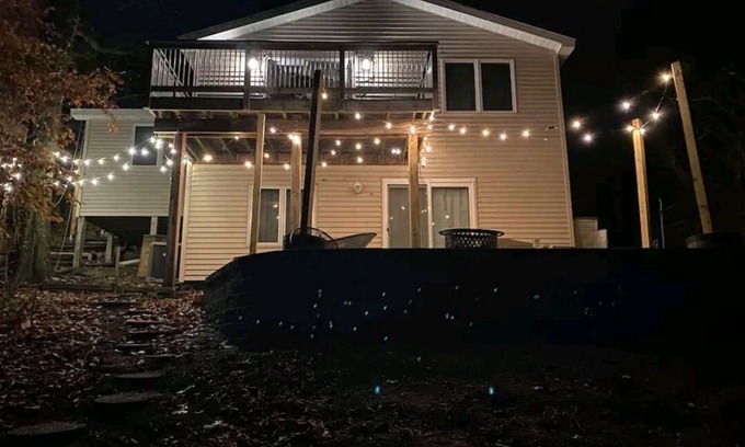 South Haven Cabin | Cozy 3-bed Lakefront House