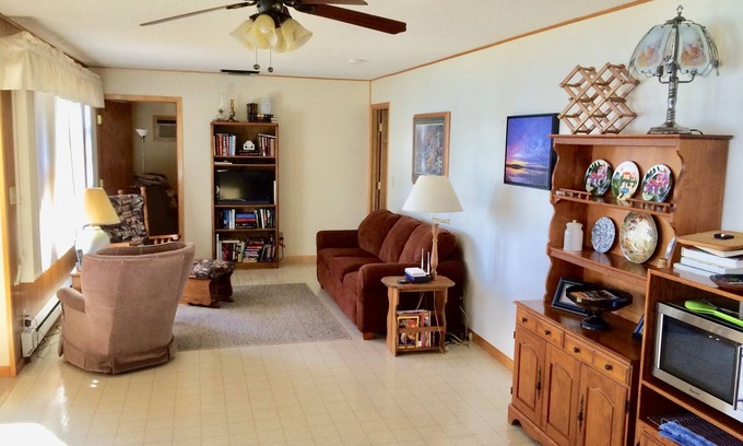 Blackduck House | Cozy 3-bedroom/3 Bathroom secluded house on the shore of Moose Lake