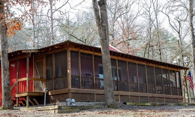 Scranton Cabin | Cozy 3-bedroom cabin on Thompson Bay Scranton, AR