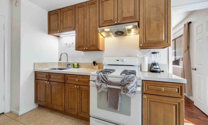 Riverside Apartment | Cozy 3 BR Condo With Pool Access In Riverside