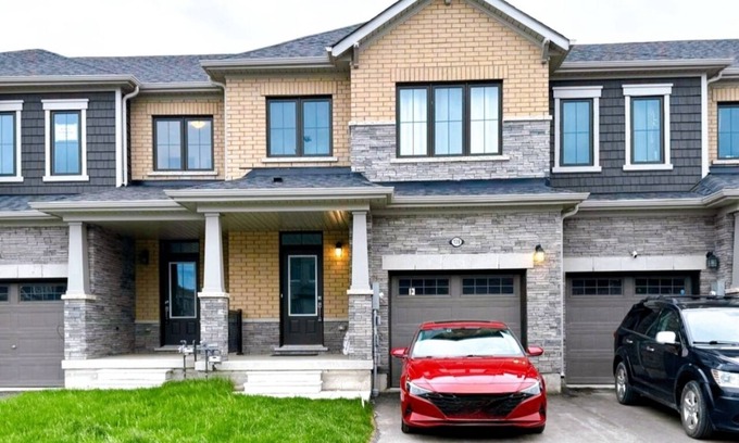 Thorold House | Cozy 3-BR Home | King | 75" TV | Close to Falls | Parking