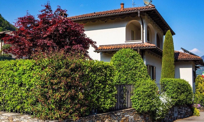 Cannobio Apartment | Cozy 3-room apartment with balcony and approx. 100 m² large private garden