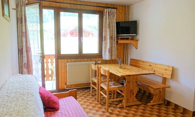 Beaufort Apartment | Cozy 30m² Apt for 4 at Planay Slopes avec Balcony, Parking & Heated Ski Room