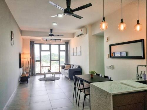 Kuala Lumpur Apartment | Cozy 3BR -2-8pax- 65 TV near MidValley-Pavilion 2