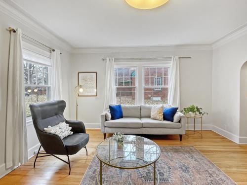 Des Moines House | Cozy 3br Home By Ingersoll Restaurant Scene