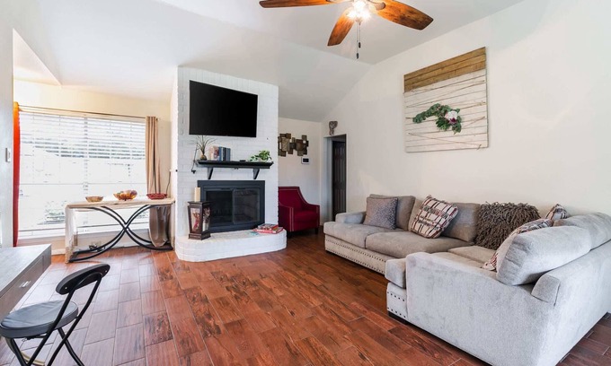 Dickinson House | Cozy 3BR Home Escape | Modern & Serene