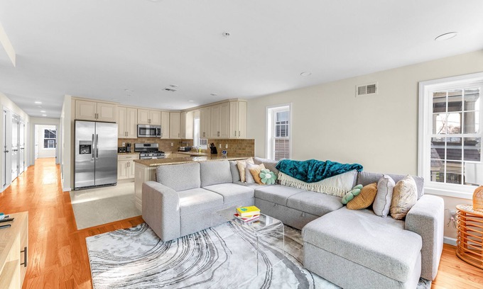 Lower Vailsburg House | Cozy 3BR with Easy Access to NYC, Seton Hall + American Dream Mall